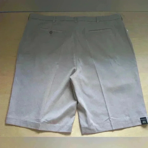 NWT  PERFORMANCE Men short size 44T Nice beige color - Picture 6 of 8
